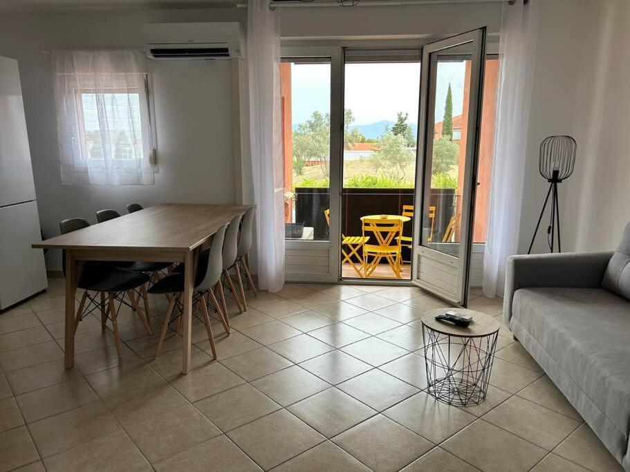 T3 6 Personnes Avec Terrasse, Wifi, Climatisation *