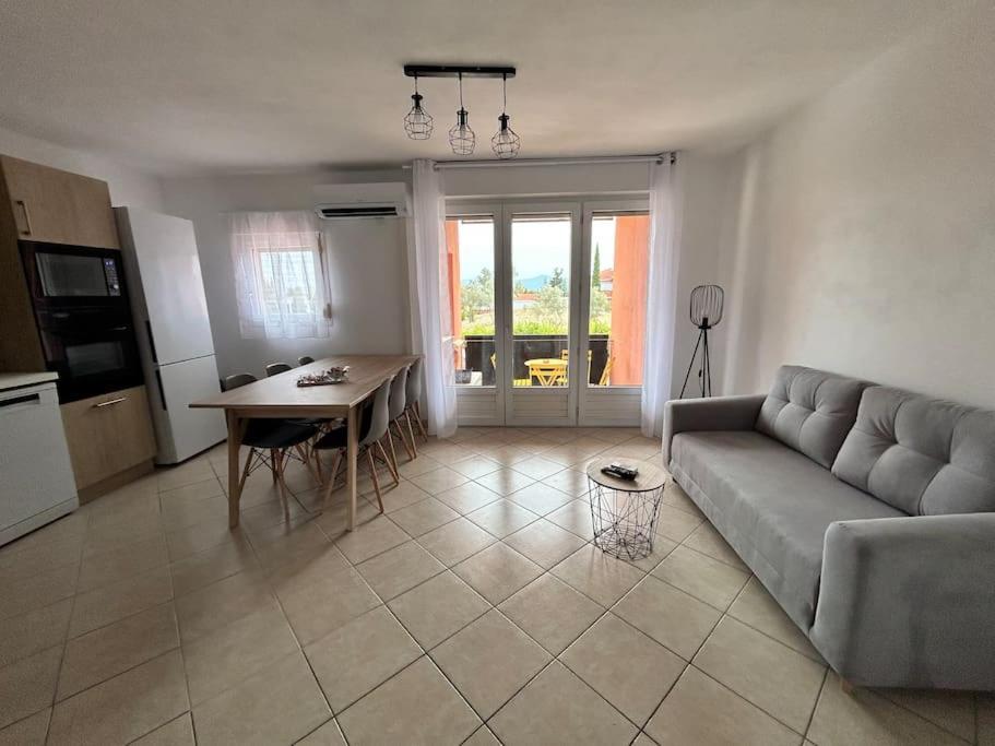 T3 6 Personnes Avec Terrasse, Wifi, Climatisation Apartment *